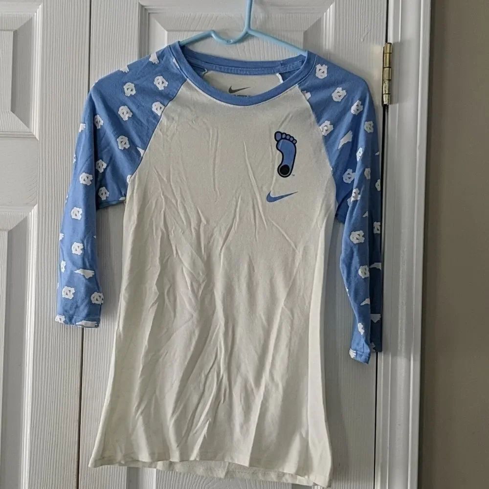 Nike Carolina Tarheels athletic cut  t-shirtSz XS